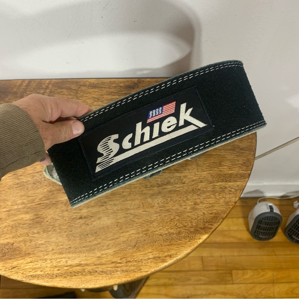 Black Weightlifting Belt
